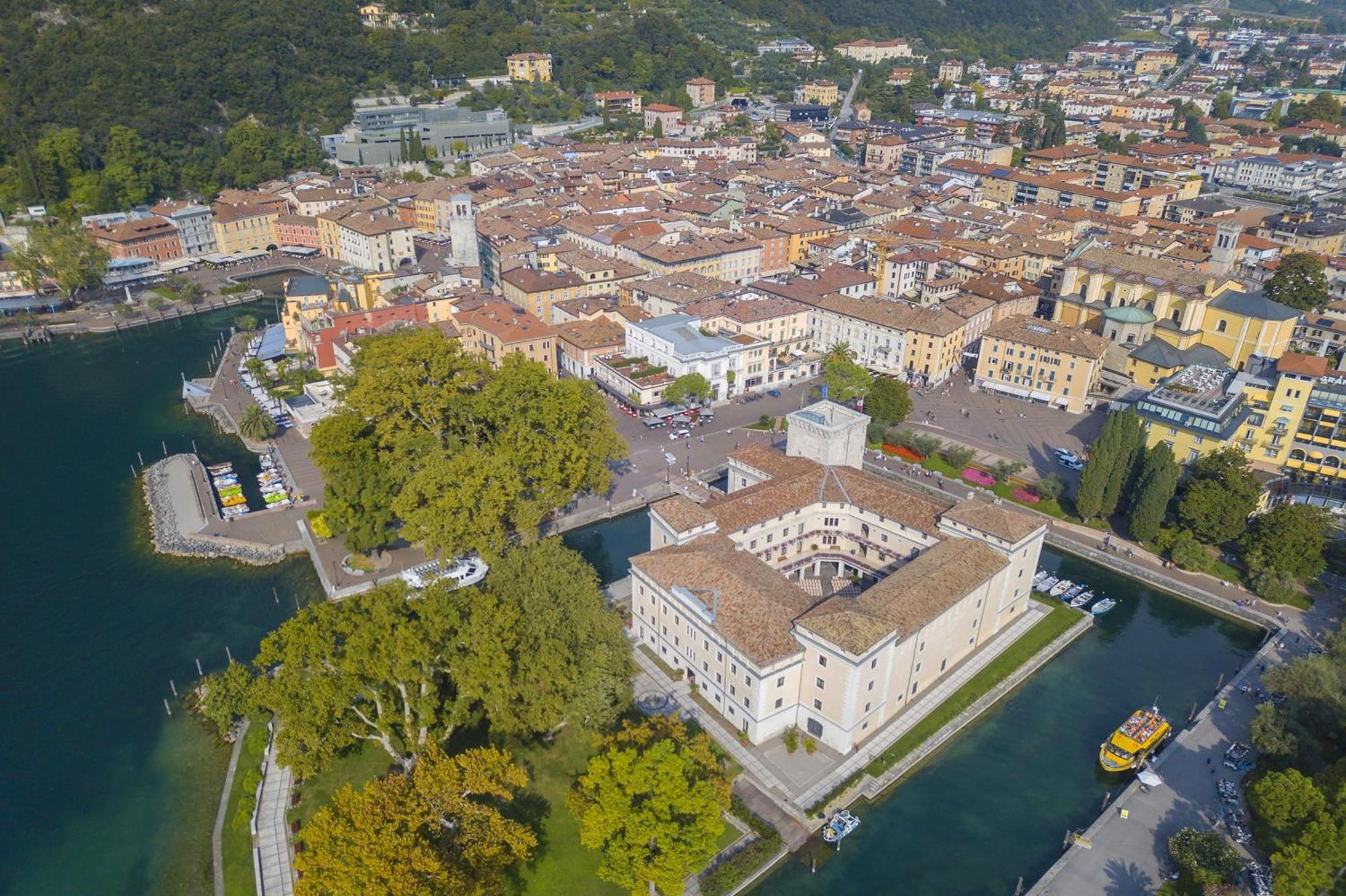Antares150M From The Lake - Happy Rentals Riva del Garda Exterior foto